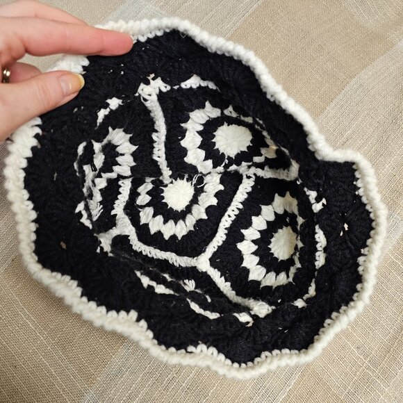 True Vintage Cottagecore Poetcore Girly Handmade Black & White Knit Bucket Hat main image 6